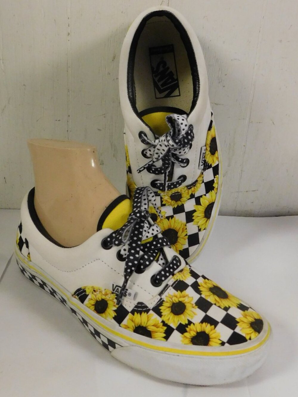 Van Customs Checkerboard Sunflower Lace Up Shoes sz 6 men 7.5 Women